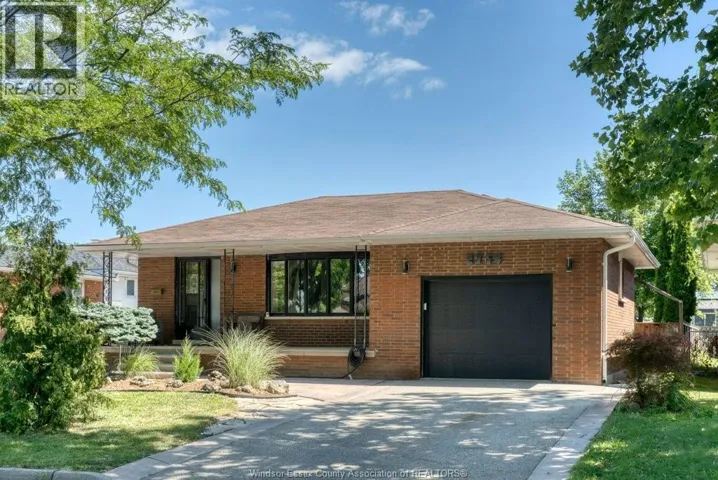 2954 RUSHTON, Windsor, Ontario N8R1M4