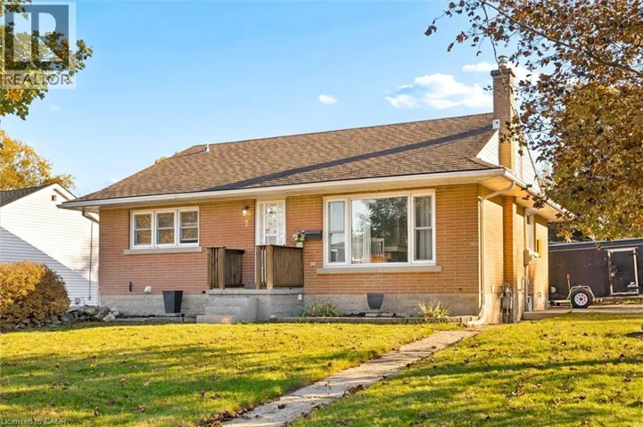 7 PRUETER Avenue, Kitchener, Ontario N2H6G5
