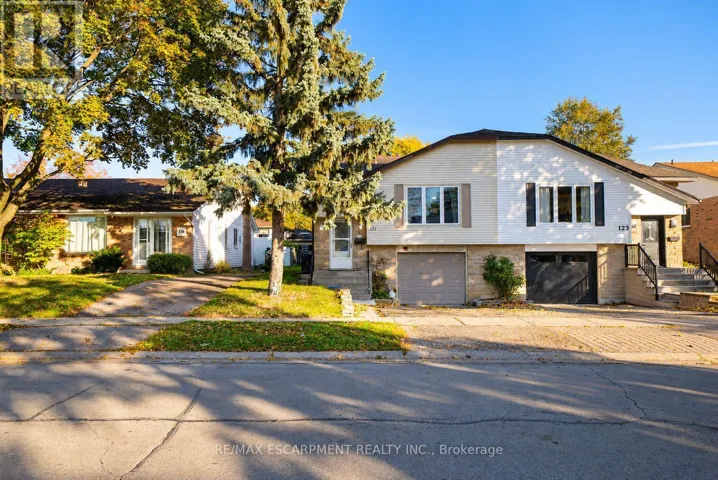121 ASHGROVE AVENUE, Brantford, Ontario N3R6E8