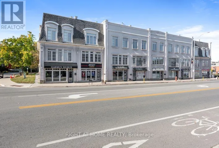 5 - 121 LAKESHORE ROAD W, Oakville (OO Old Oakville), Ontario L6K1E2