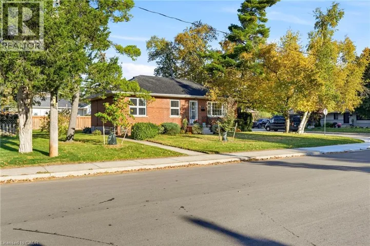 2117 MAPLEWOOD Drive, Burlington, Ontario L7R2C6