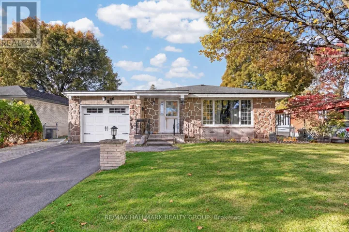 886 TROJAN AVENUE, Ottawa, Ontario K1K2R2