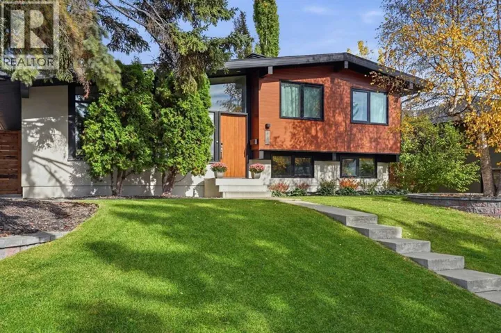 2740 Lionel Crescent SW, Calgary, Alberta T3E6B2