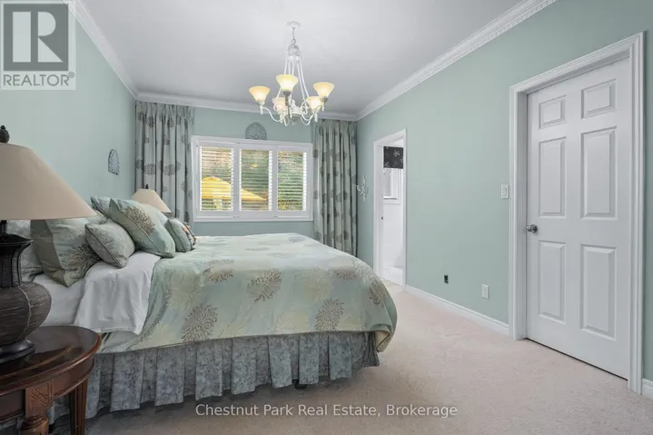 Primary w/ walk in closet