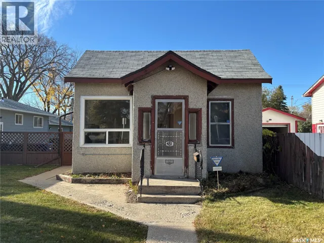 451 T AVENUE S, Saskatoon, Saskatchewan S7M3B3
