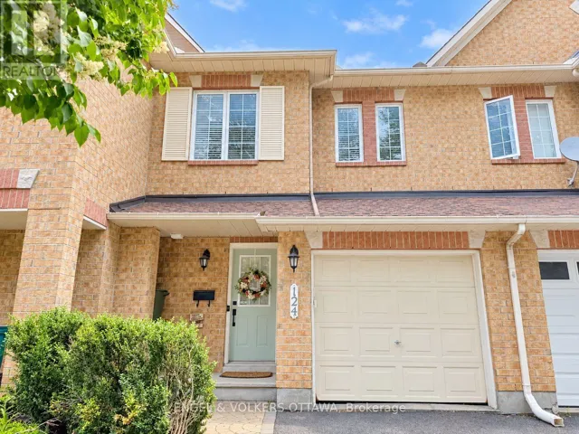 124 LANDOVER CRESCENT, Ottawa, Ontario K2M2W2