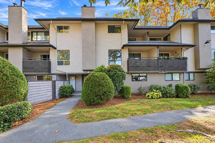 14803 HOLLY PARK LANE, Surrey, British Columbia V3R6Y1