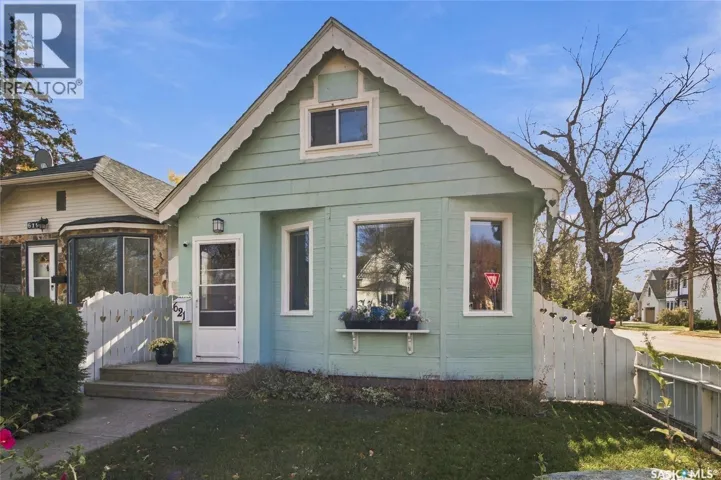 621 31st STREET W, Saskatoon, Saskatchewan S7L0R4