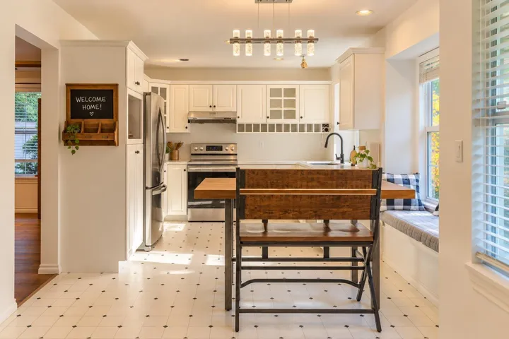 17 15860 82 AVENUE, Surrey, British Columbia V4N0S8