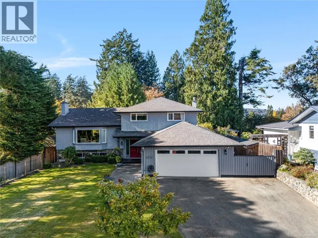 4904 Bellcrest Pl, Saanich, British Columbia V8Y2C9