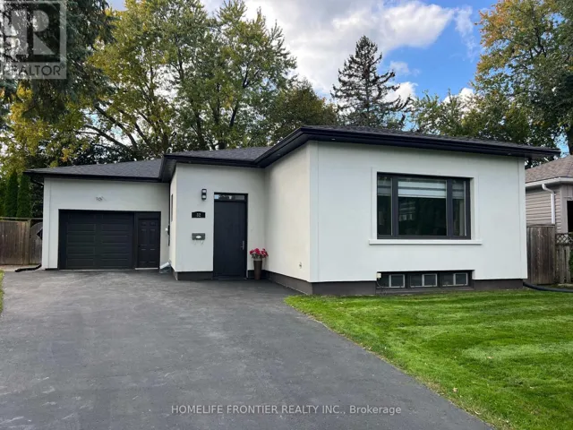 32 DAVIDSON ROAD, Aurora (Aurora Highlands), Ontario L4G2B1