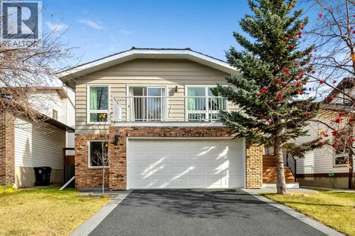 71 Strathclair Rise SW, Calgary, Alberta T3H1G3