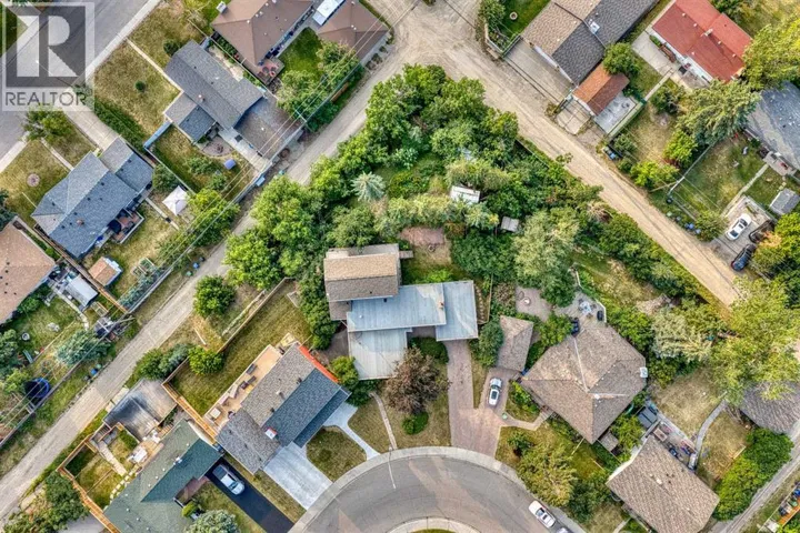 15 Glenview Drive SW, Calgary, Alberta T3E4H4