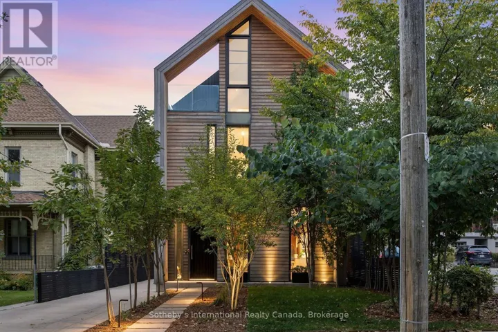 32 AHRENS STREET W, Waterloo, Ontario N2H4B7