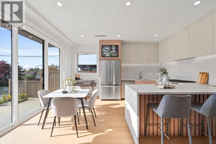 1 3623 TRIUMPH STREET, Vancouver, British Columbia V5K1V4