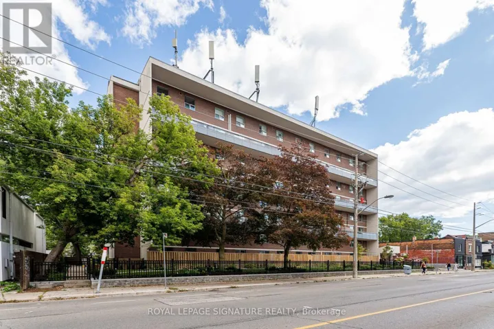 211 - 1071 WOODBINE AVENUE, Toronto (Woodbine-Lumsden), Ontario M4C4C2