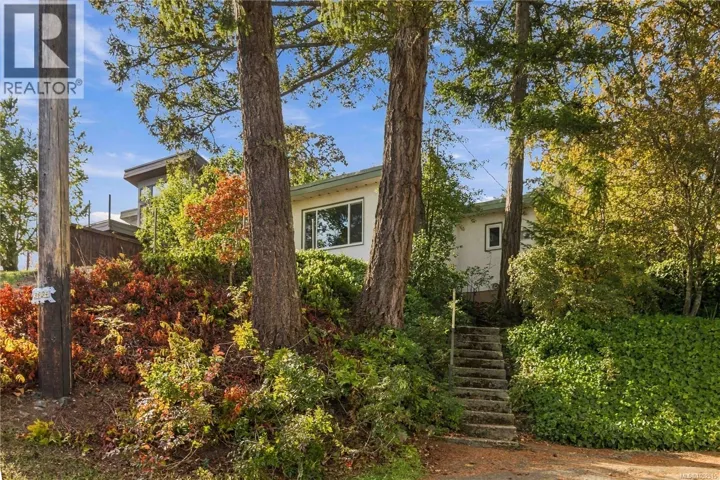 3904 Wilkinson Rd, Saanich, British Columbia V8Z5A2