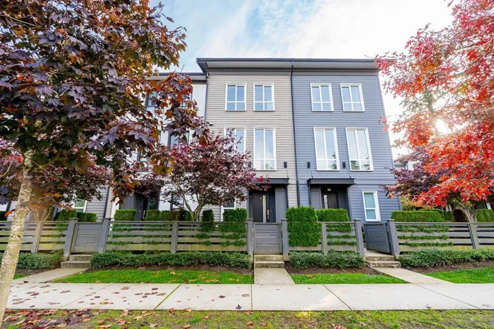 2 15938 27 AVENUE, Surrey, British Columbia V3Z0T2