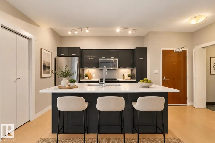 #2107 10410 102 AV NW, Edmonton, Alberta T5J0E9