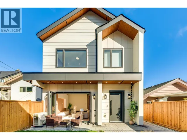 2 2686 MCGILL STREET, Vancouver, British Columbia V5K1H3