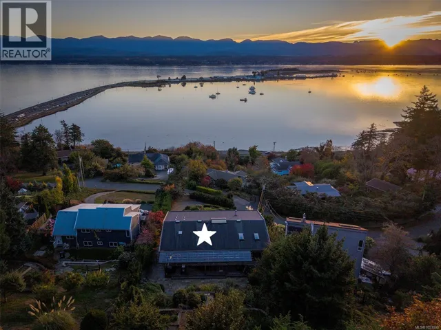 1164 Yates Rd, Comox, British Columbia V9M3X3