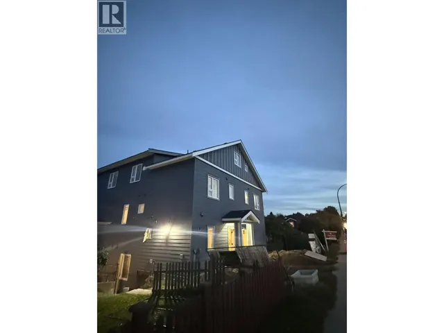 1 4638 KNIGHT STREET, Vancouver, British Columbia V5N3N1
