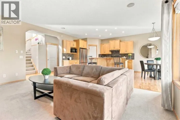 112 Eversyde Way SW, Calgary, Alberta T2Y4V5