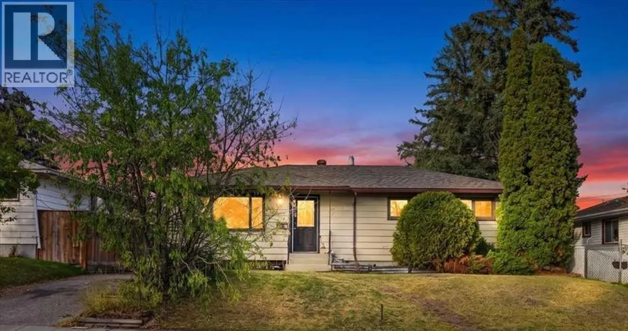 8 Hogarth Crescent SW, Calgary, Alberta T2V3A7