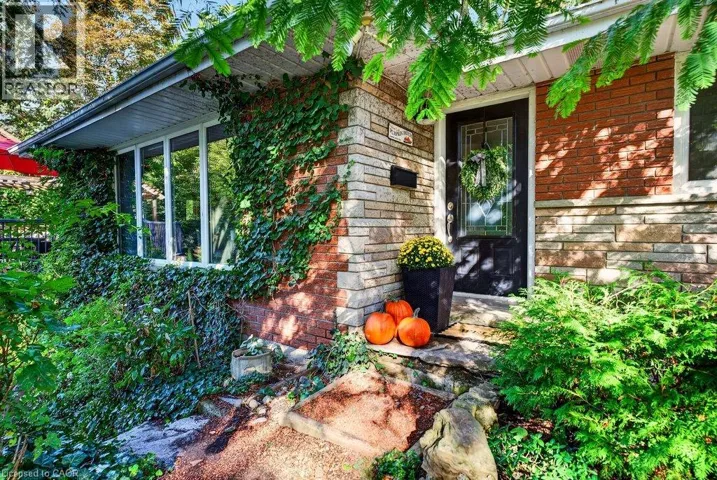 6 ROSEBOUGH Street, Dundas, Ontario L9H5C3