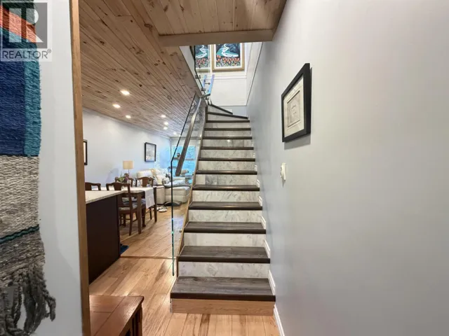 C 733 W 16TH AVENUE, Vancouver, British Columbia V5Z1S8