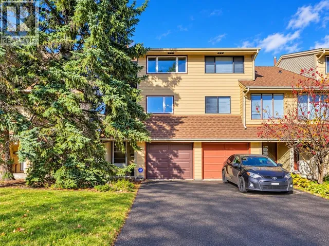 302 Woodvale Crescent SW, Calgary, Alberta T2W3P3