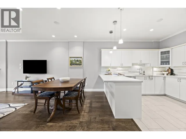 103 121 SHORELINE CIRCLE, Port Moody, British Columbia V3H5G2
