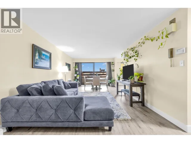 203 515 ELEVENTH STREET, New Westminster, British Columbia V3M4G4