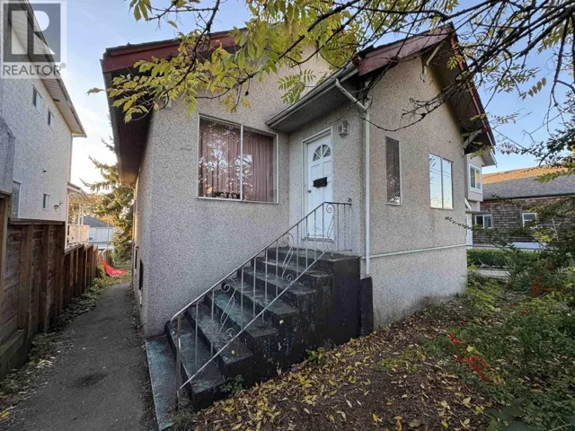 4539 VICTORIA DRIVE, Vancouver, British Columbia V5N4N7