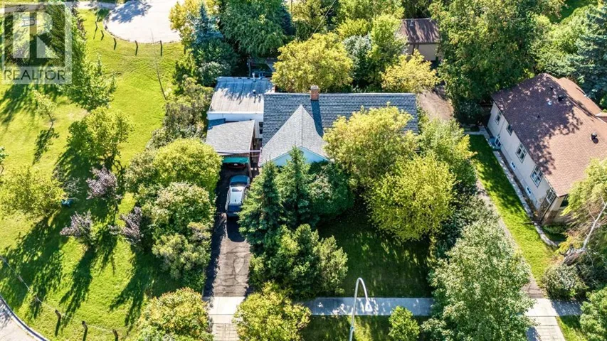 309 Sharon Avenue SW, Calgary, Alberta T3C2G8