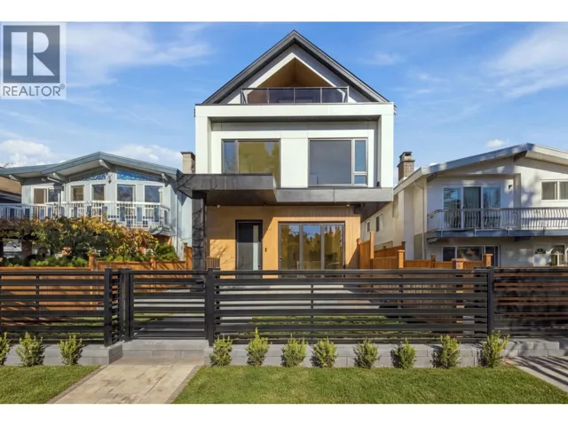2 841 E 39TH AVENUE, Vancouver, British Columbia V5W1K7
