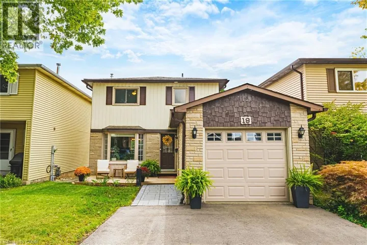 19 HILLSDALE Court, Dundas, Ontario L9H6H1