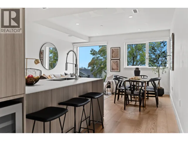 140 W WOODSTOCK AVENUE, Vancouver, British Columbia V5Y0N1