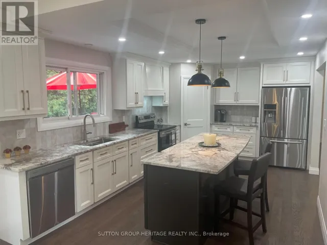 160 LAUREL COURT, Oshawa (Eastdale), Ontario L1G6M5