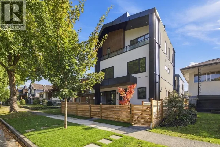 2 3018 E 19TH AVENUE, Vancouver, British Columbia V5M2S9