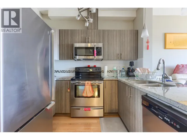 PH1 7738 EDMONDS STREET, Burnaby, British Columbia V3N1B8