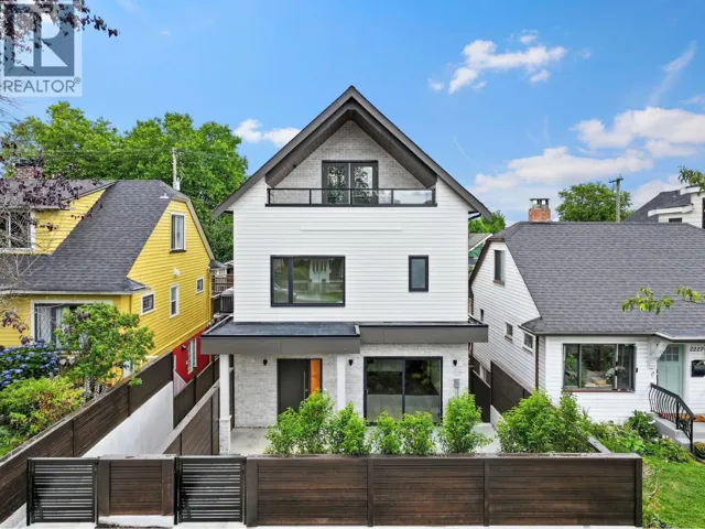 1 2211 WILLIAM STREET, Vancouver, British Columbia V5L2S5