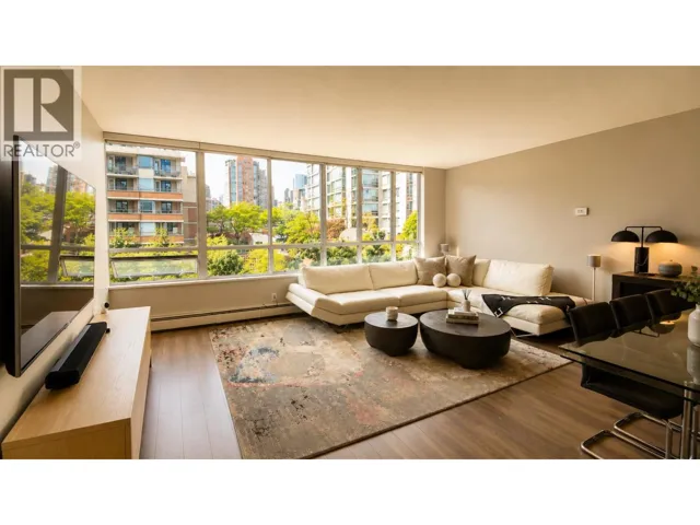 608 MARINASIDE CRESCENT, Vancouver, British Columbia V6Z2W4
