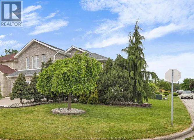 1546 READING STREET, Windsor, Ontario N8W5N2