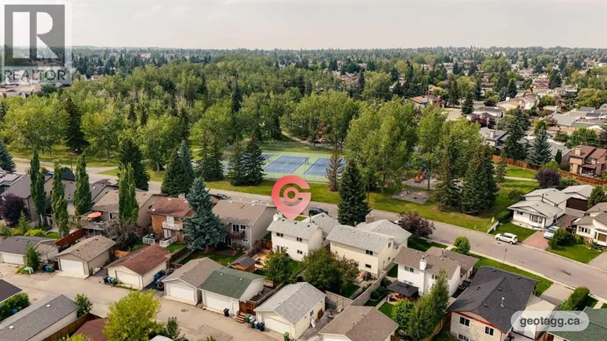 95 Shawglen Rise SW, Calgary, Alberta T2Y1Z2