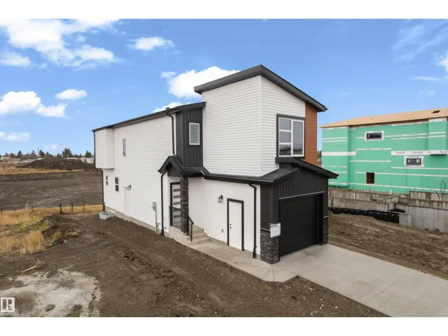 9223 156 AV NW, Edmonton, Alberta T5Z0S4