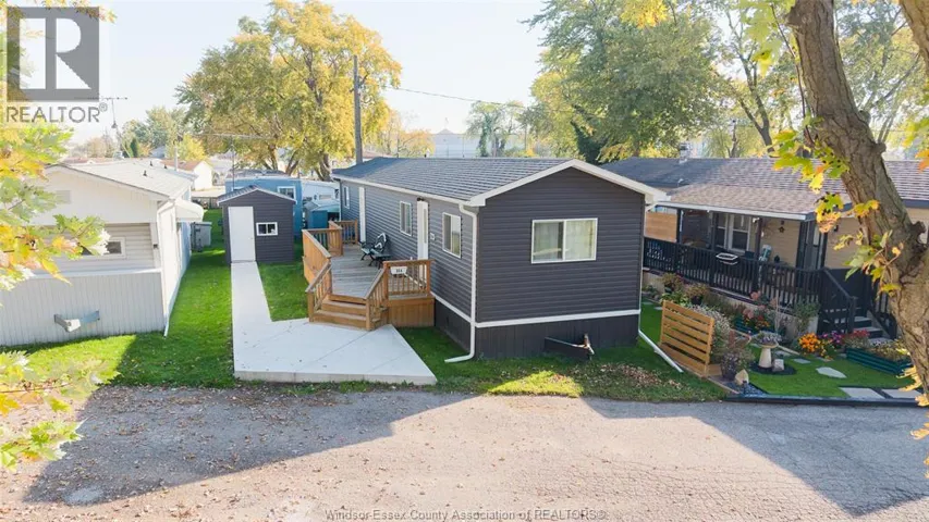 304 POMPANO AVENUE, Windsor, Ontario N8W5R6