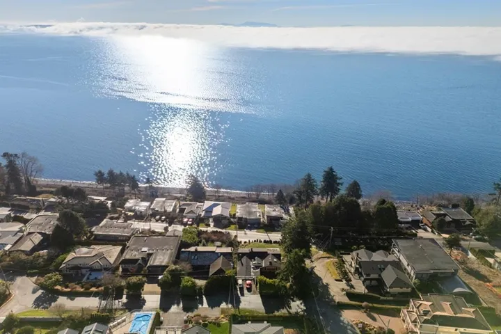 14310 SUNSET DRIVE, White Rock, British Columbia V4B2V5