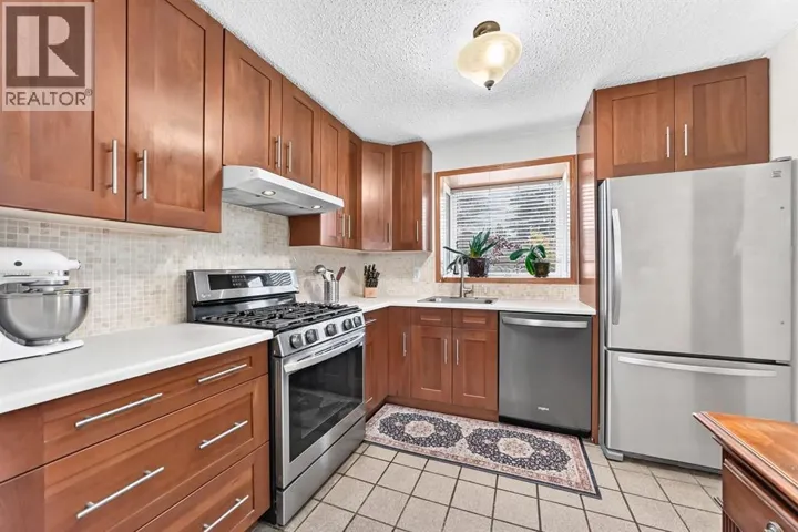 6807 37 Avenue NE, Calgary, Alberta T1Y4Y7