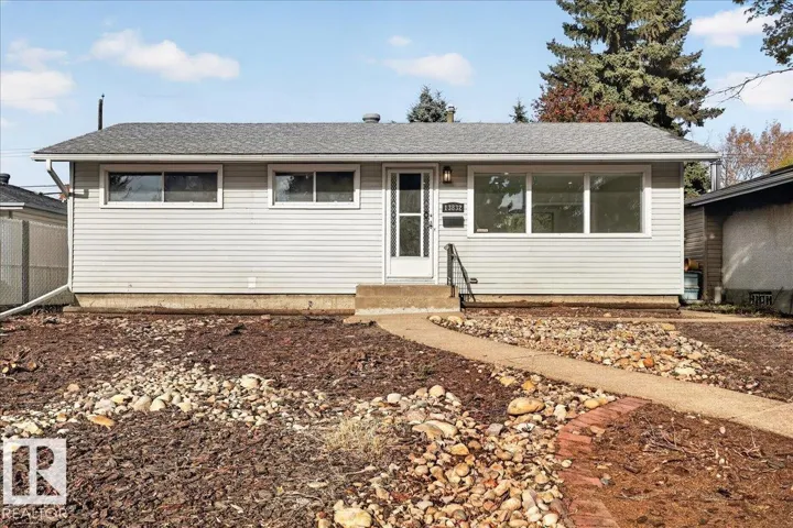 13832 133 AV NW, Edmonton, Alberta T5L3T4